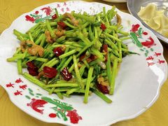 芦蒿炒肉丝-崴海渔村(虹梅路店)