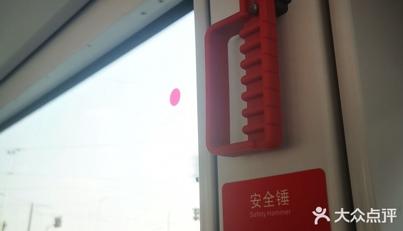 松江人民花了几个亿打造的，有轨电车，终于有机会