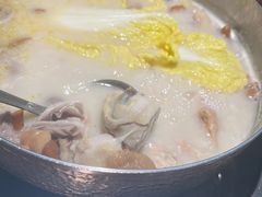 -洪氏嗨捞·广东猪肚鸡·椰子鸡火锅(西咸万象城店)