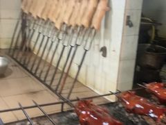 -黄记四更烤乳猪店