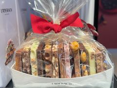 -Laderach 莱德拉(上海环贸iapm店)