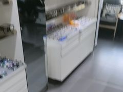 -视野联行眼镜•蔡司•依视路(温江店)