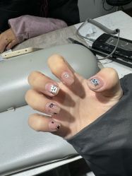 -Yue color 悦彩美甲美睫工作室