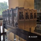 面包品种不多,买了海盐味和巧克力燕麦味的,味道都不错