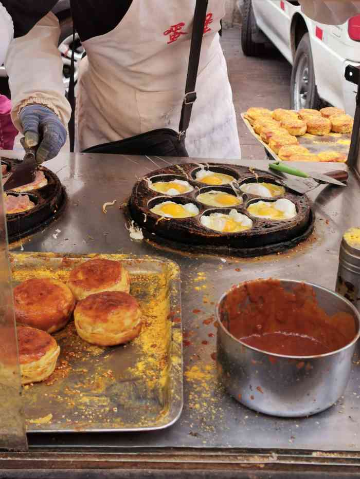 朋友记忆中的美食,在哈尔滨寻了好久才有一家蛋堡店,现在越来越少有卖