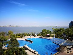 豪华湖景房-上海滴水湖皇冠假日酒店