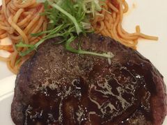 澳洲牛排配茄汁意面-国家大剧院西餐厅