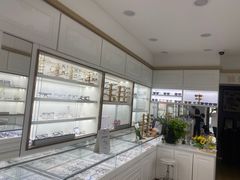 -翰佐蔡司小乐圆·依视路星趣控·暴龙眼镜折扣店