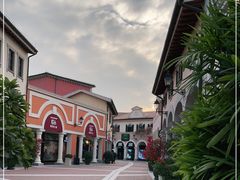 -佛罗伦萨小镇广佛名品奥特莱斯(疏港路店)