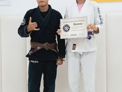 -菠萝格斗巴西柔术训练馆