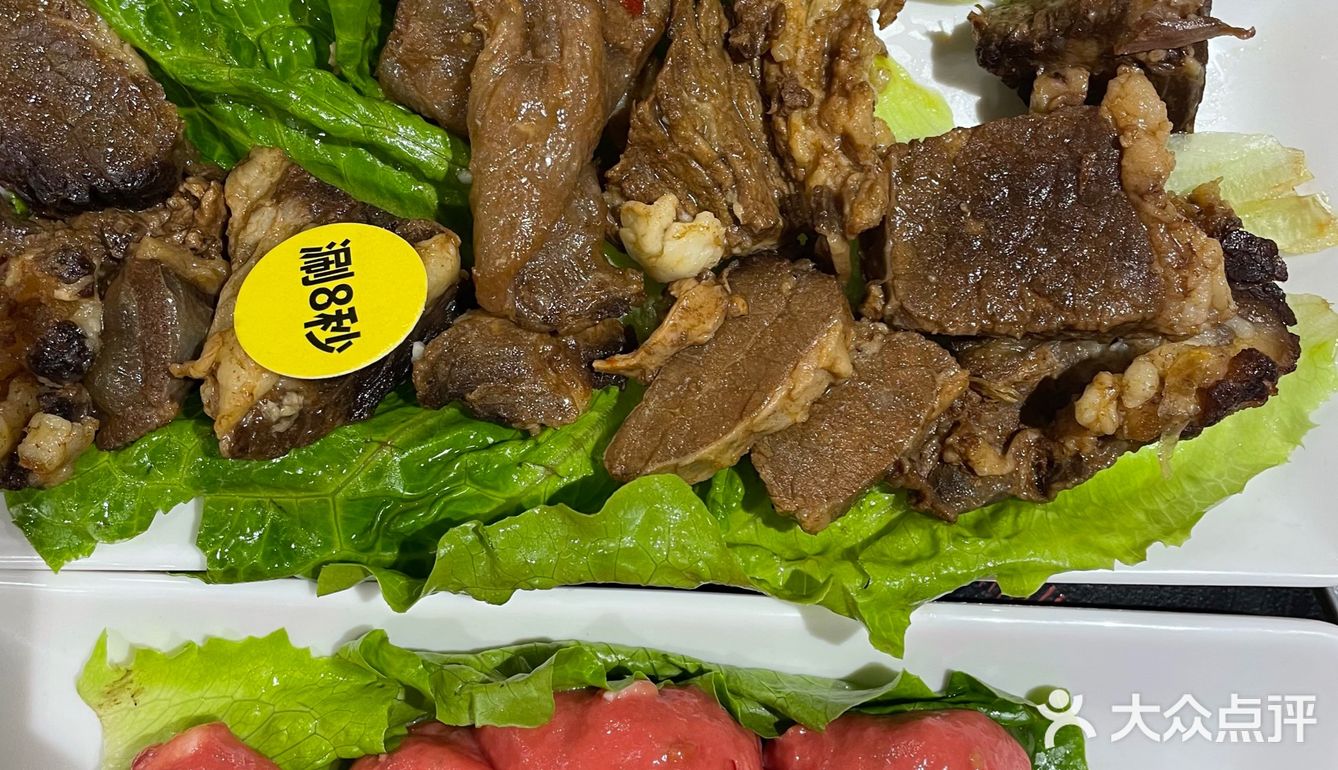 在“眼花缭乱”的美食街东晓南里面有一家性价比极高的牛肉火锅店