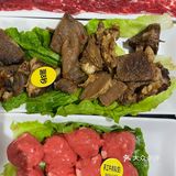 在“眼花缭乱”的美食街东晓南里面有一家性价比极高的牛肉火锅店
