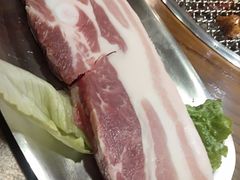 厚切五花肉-·缸桶屋·韩式牛肋条自助烤肉(西湖D11店)