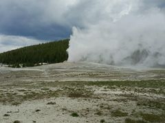 -老忠实间歇泉