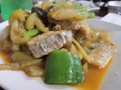 -黄记四更烤乳猪店