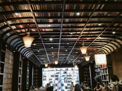 -钟书阁(松江泰晤士小镇店)