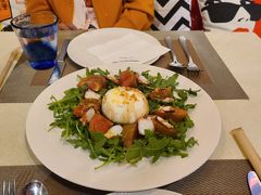 布拉塔奶酪佐章鱼番茄芝麻菜沙拉-BONAZZA 意大利餐厅