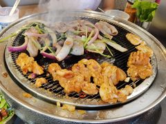 -围炉肉舍•炭烤活鳗•丹东海鲜烤肉(步行街店)