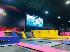 -嘿哟动霸CHUA·新潮玩运动娱乐中心·蹦床滑冰团建乐园