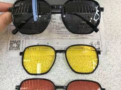 -爱视眸Eyeblling眼镜·依视路·蔡司镜片折扣店(百联南方商城购物中心)