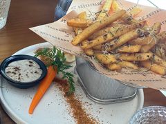 -Mark&Mars Restaurant