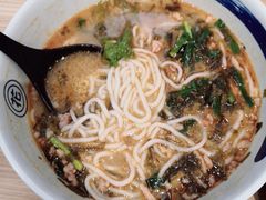 -花馬肆.云南过桥米线(汉神购物广场现场熬汤店)