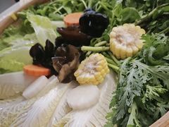 -尚尚仙·酸汤猪手·猪肚鸡火锅(华联万柳购物中心店)