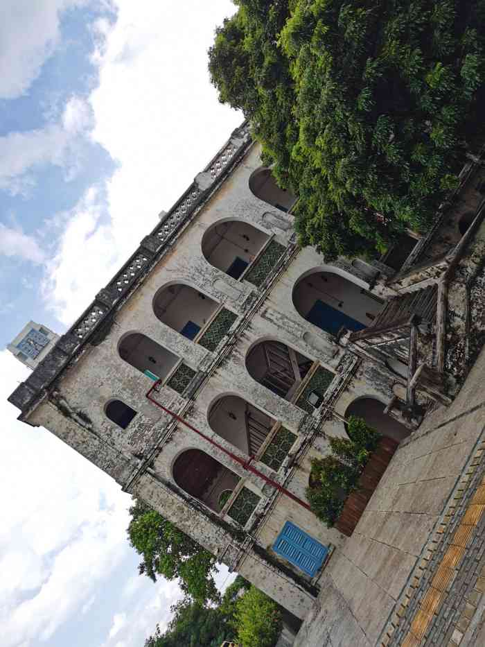 北海关大楼旧址-"这座斑驳的建筑位于北海老街的东头,门口一.