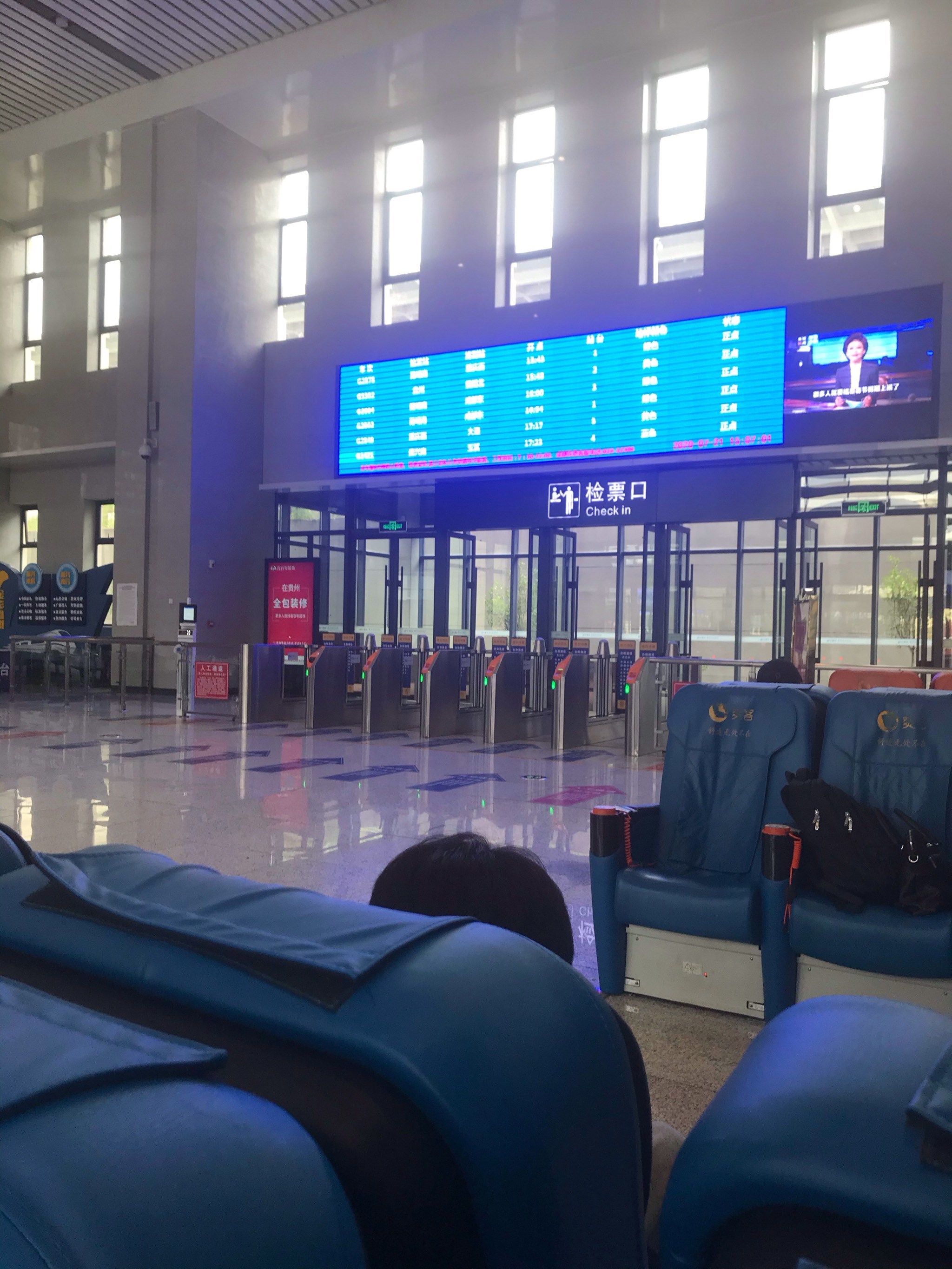 盘州站 盘州站离城区还有一段距离,这边