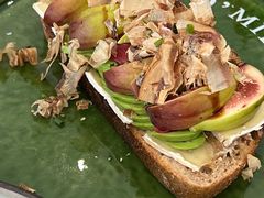 鳗鱼牛油果无花果全麦吐司-O'mills Sourdough Bakery&Bistro(永嘉路店)