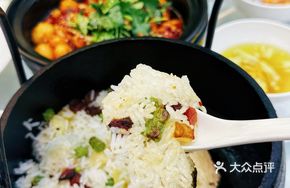 Stir-Fried Green Beans Rice in Clay Pot