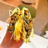 只要💰6r❗罗村也有爆汁的金丝牛肉饼了~