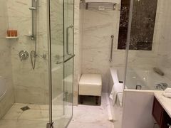 -深圳富苑皇冠假日套房酒店