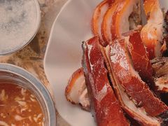 -黄记四更烤乳猪店