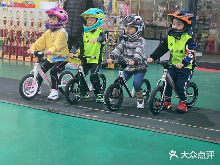 长春乐奇平衡车儿童体能运动中心图片