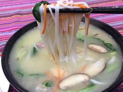 -香巴拉云南餐厅(华莱坞店)