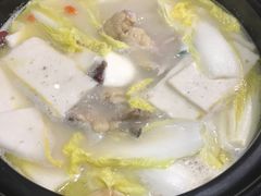 -洪氏嗨捞·广东猪肚鸡·椰子鸡火锅(西咸万象城店)