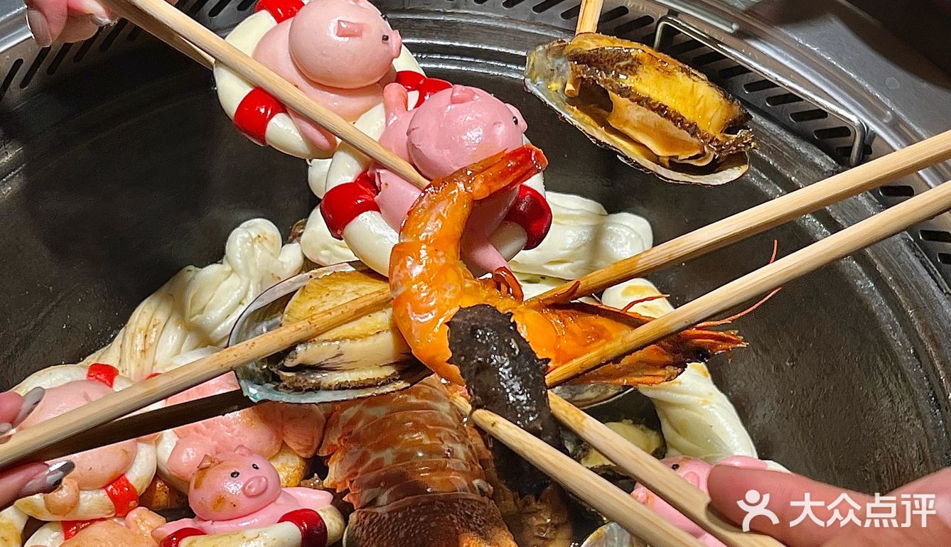 来大连！铁锅炖里还有大龙虾…真没白来🤤