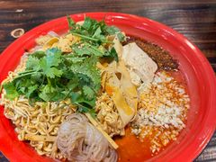 -老街称盘麻辣烫(东方新天地店)