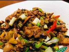 -老滇山寨•云南特色菜•地方菜•民族风情歌舞表演(金碧店)