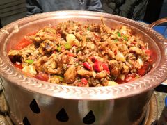 -沪小二炭火蛙锅(淮海中路美食不夜城店)