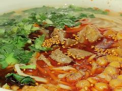 张飞牛肉面-爆炸头阿姨小四川正宗川味小吃(无任何分店)