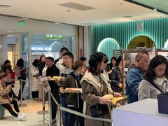 等位区-奈雪的茶(亨特国际广场店)