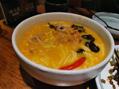 酸汤米线-云海肴·汽锅鸡·云南菜(高德置地店)