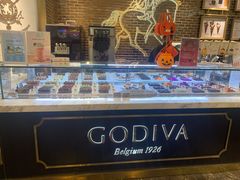 面包甜点陈列柜-GODIVA(王府井apm店)