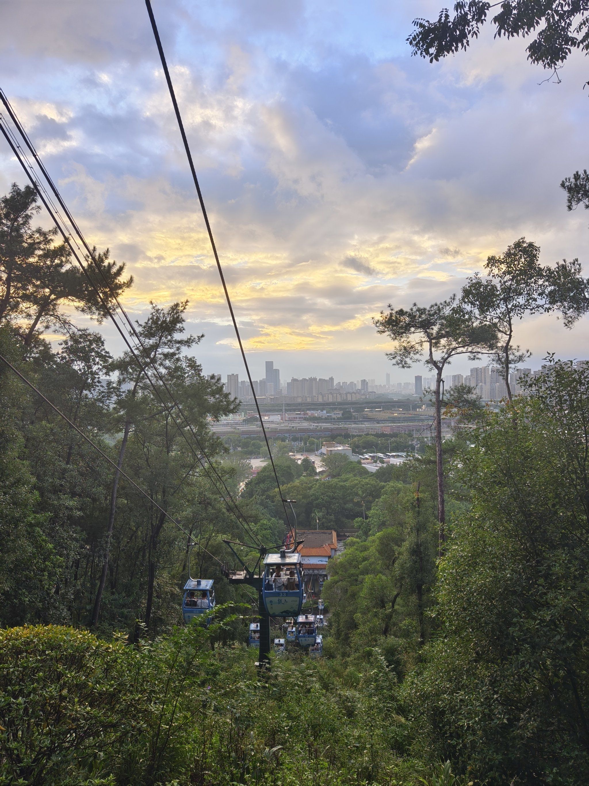 缆车风光无限好