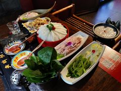 -老牌坊云南鱼豆花火锅(哈西万达店)