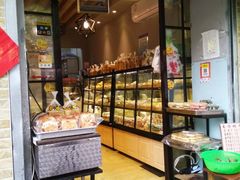 面包甜点陈列柜-宏发红西饼屋(天津路店)