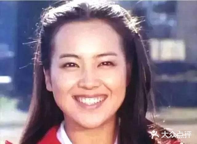 八十年代的日本电视剧《排球女将》，原名叫《青春的火焰