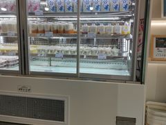 面包甜点陈列柜-白色日记·手作酸奶(麦凯乐店)